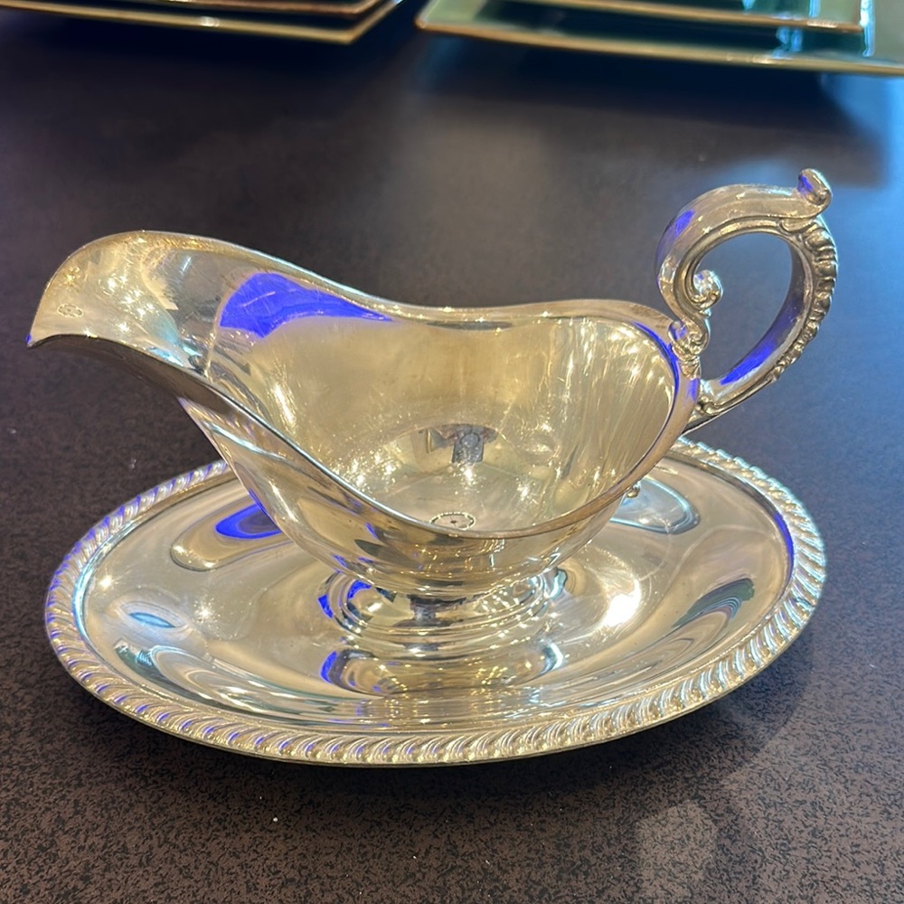 Vintage Wm Rogers Gravy Boat